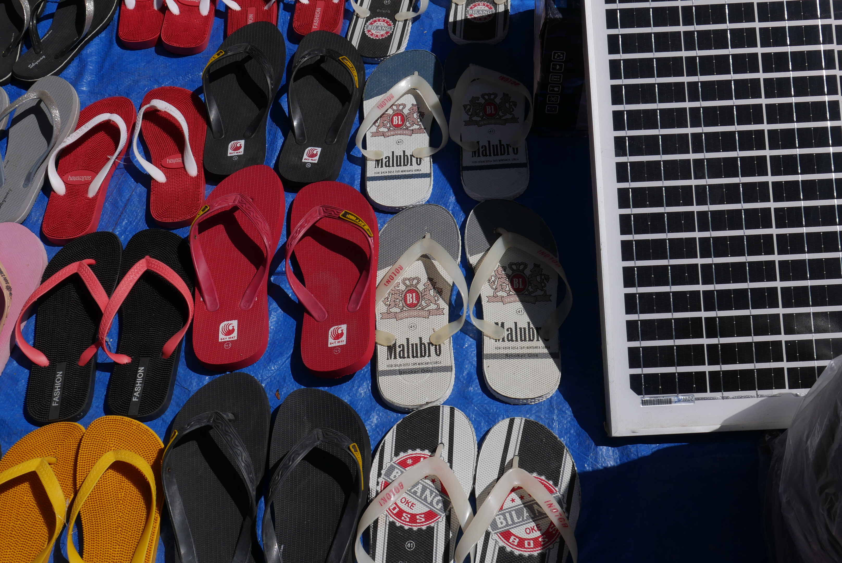 sandals to be sold